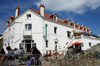 Belle Ile en Mer agence Allain restaurant terrasse