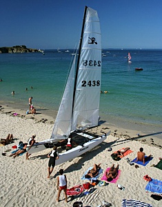 Belle Ile en Mer agence Allain voilier sur la plage